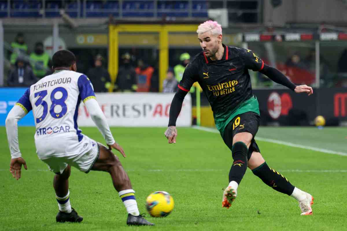 Theo Hernandez in azione con il Milan