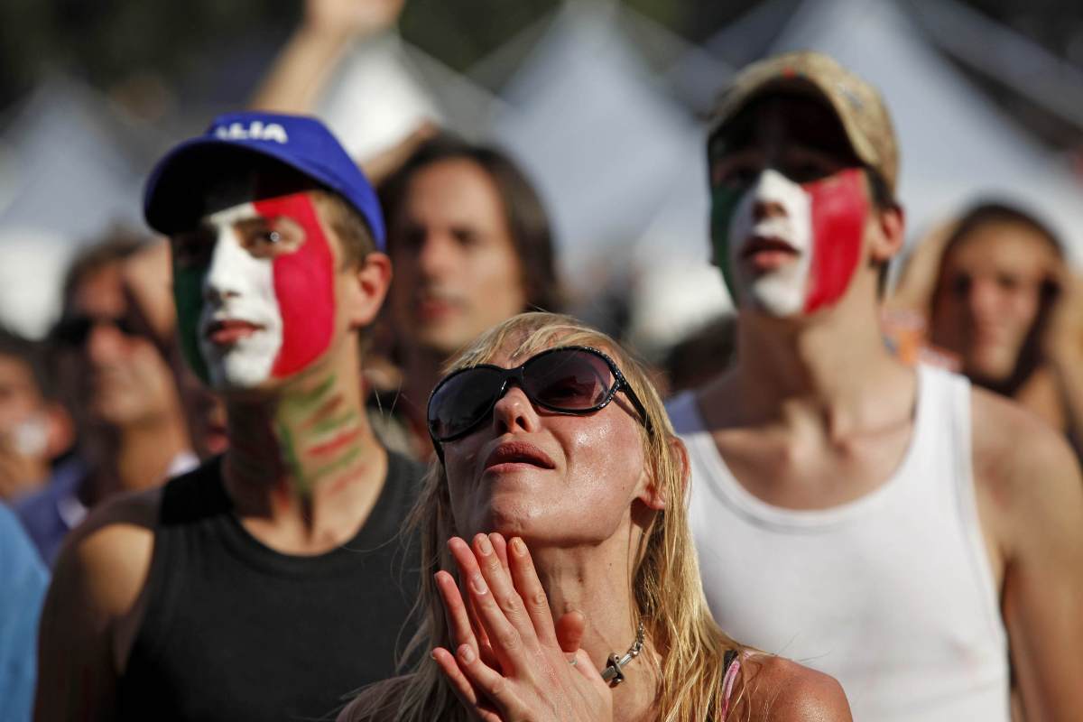 Tifosi in lacrime distrutti dal dolore