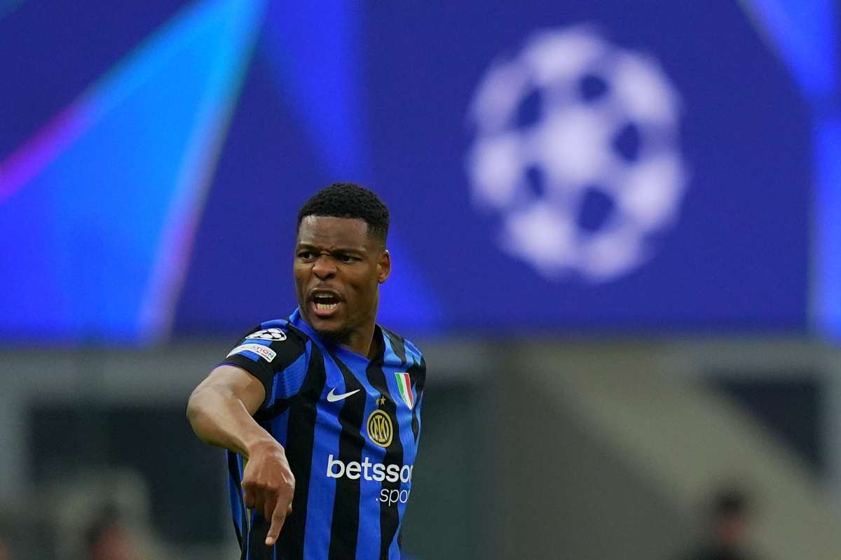 Dumfries con la maglia dell'Inter in Champions League