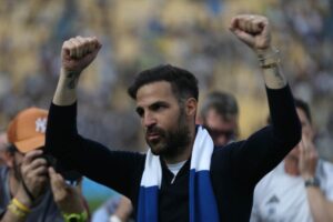 L'allenatore del Como Cesc Fabregas esulta dopo una partita
