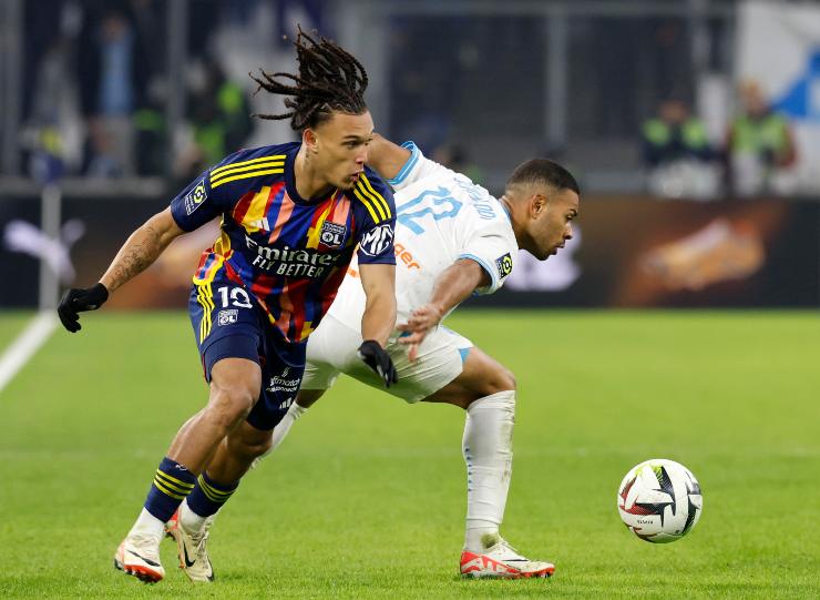 Diego Moreira in azione con la maglia del Lione