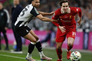 Federico Chiesa con la maglia del Liverpool