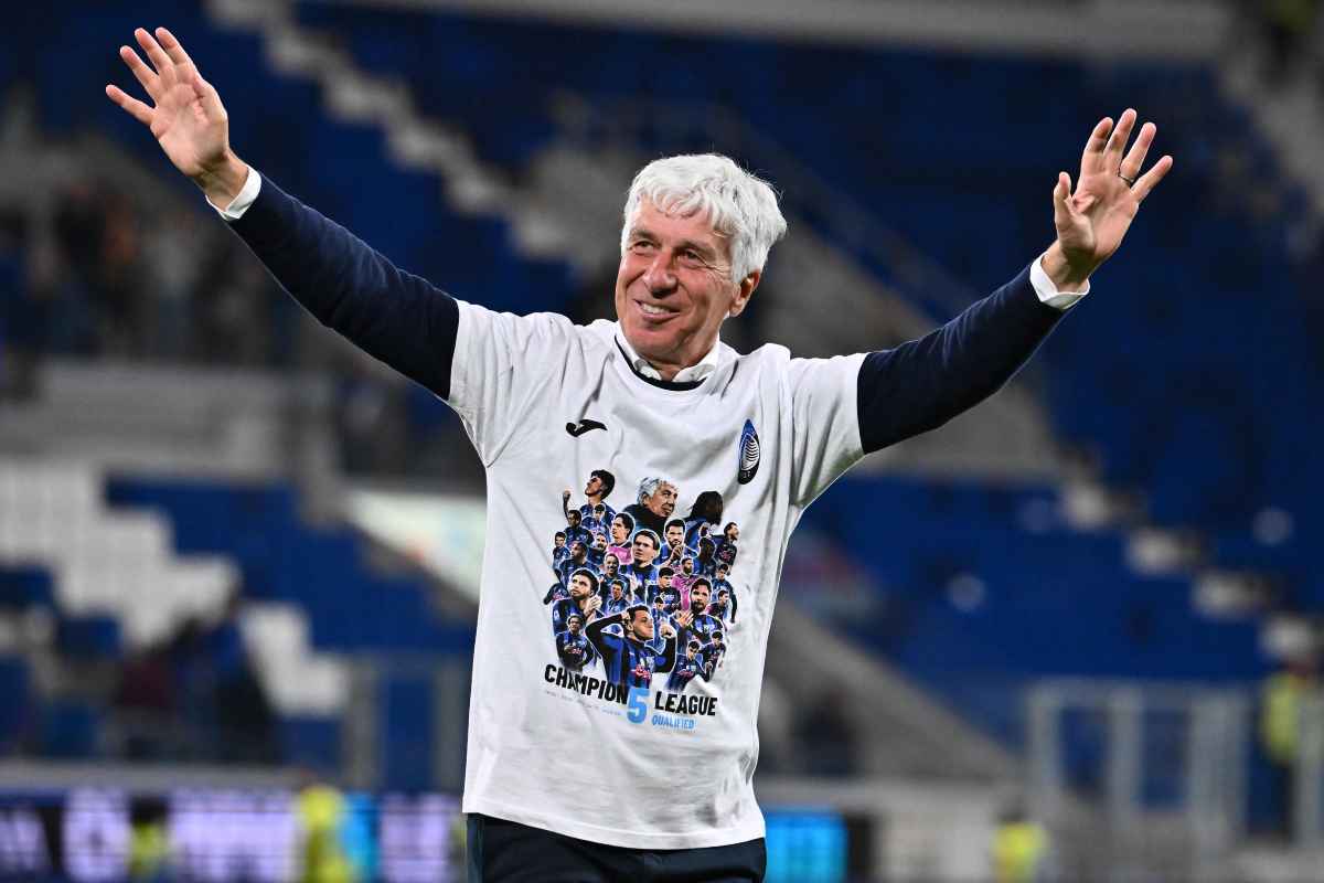 Gasperini saluta i tifosi