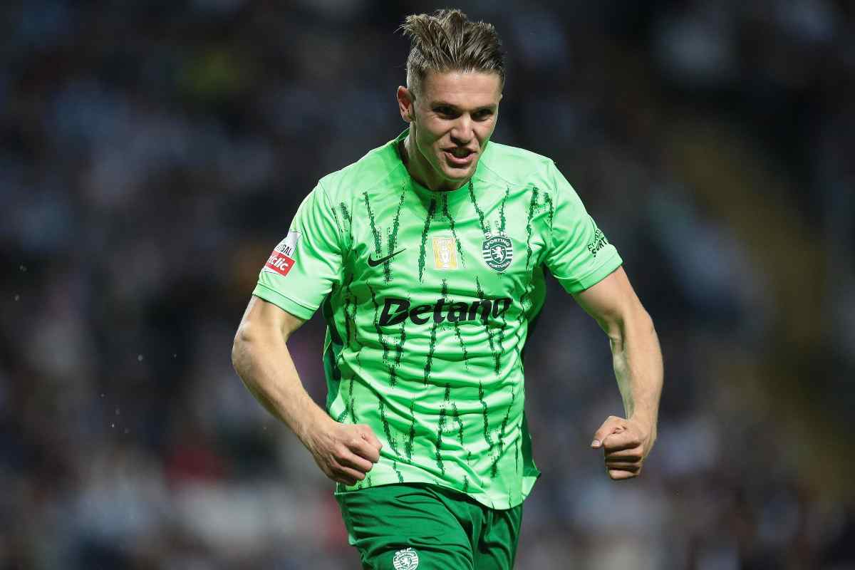 Viktor Gyokeres esulta dopo un gol con lo Sporting Lisbona