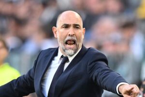 Igor Tudor incita i suoi durante un match