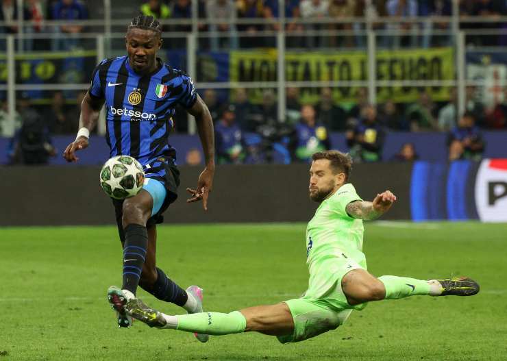 Inigo Martinez entra in tackle su Thuram
