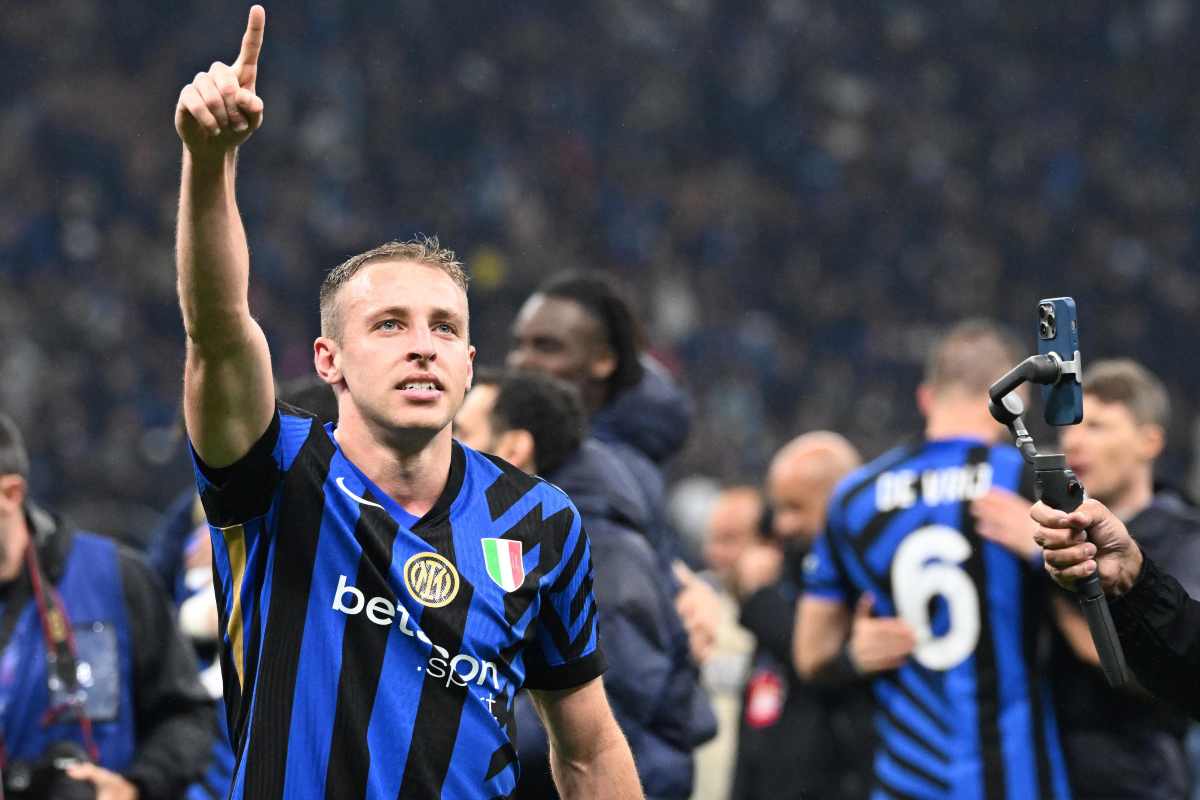 Frattesi esulta dopo il gol al Barcellona