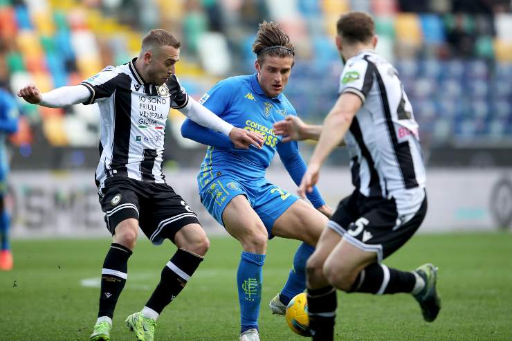 Lorenzo Colombo in azione contro l'Udinese