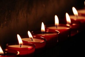 Candele accese per un lutto