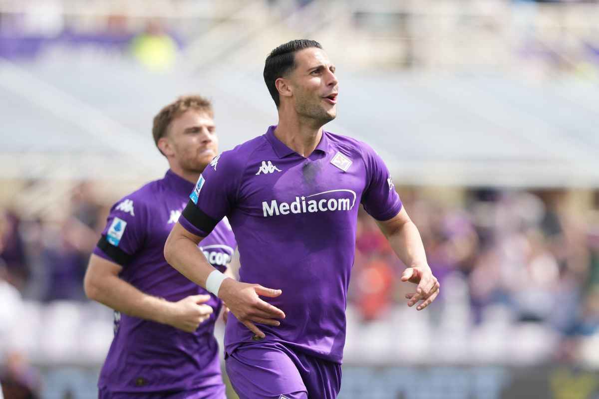 Rolando Mandragora in campo con la Fiorentina