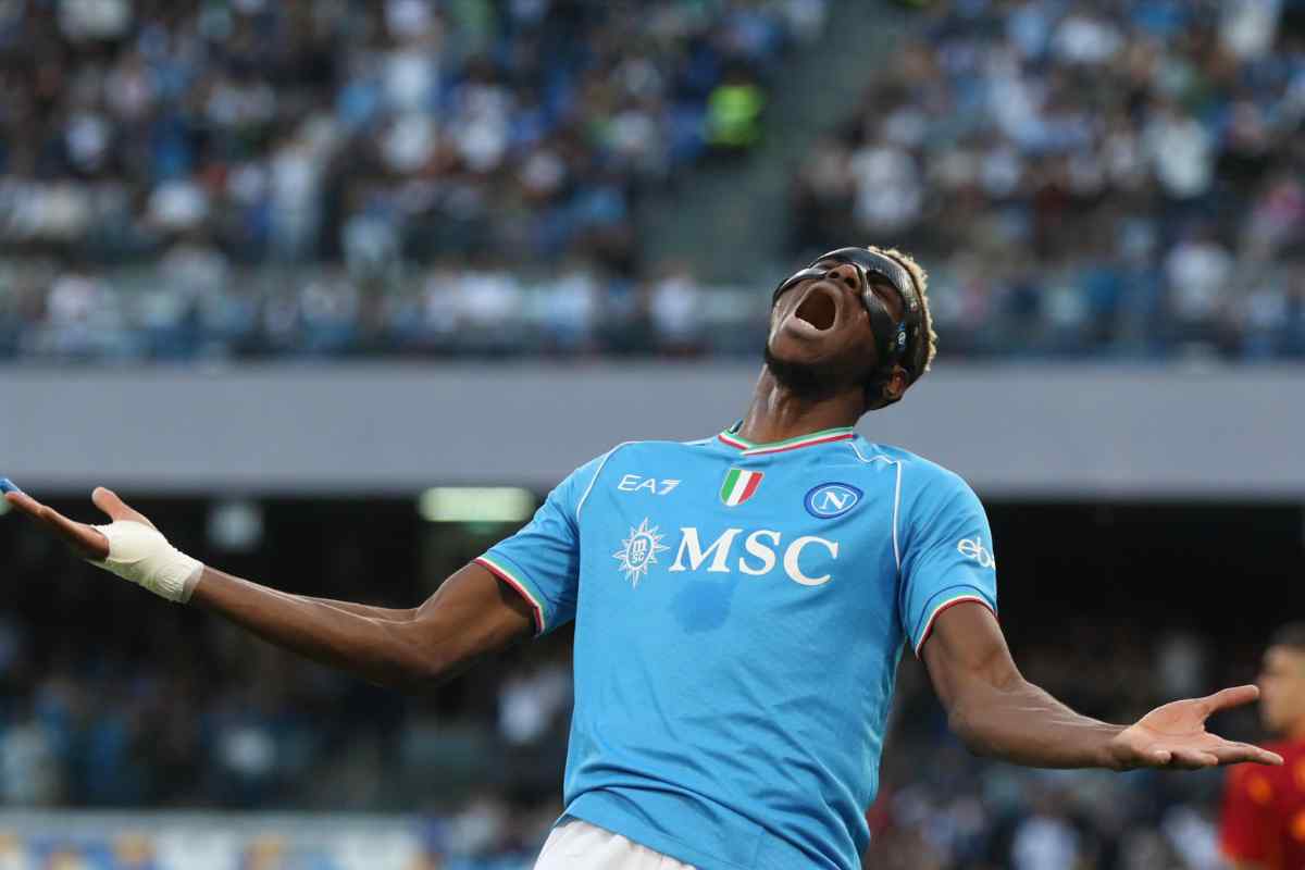 Victor Osimhen si dispera