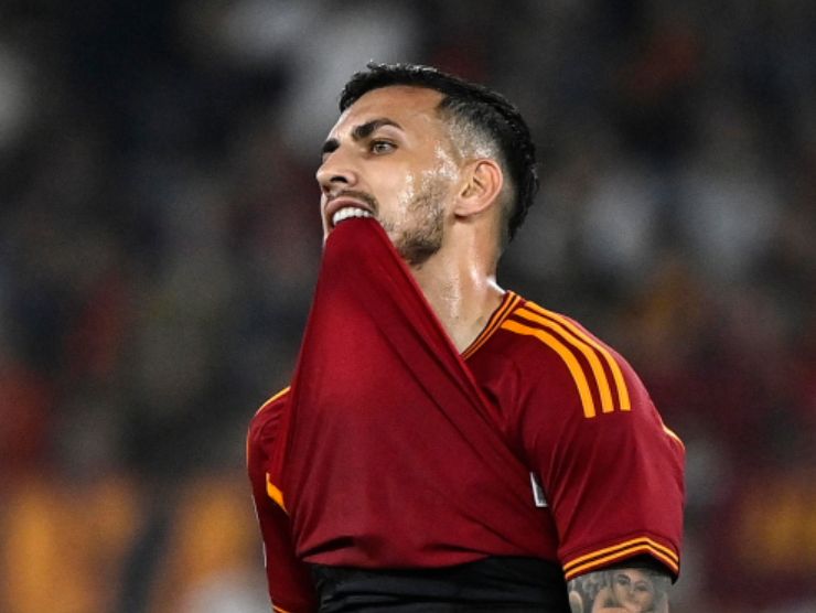 Paredes morde la maglia della Roma