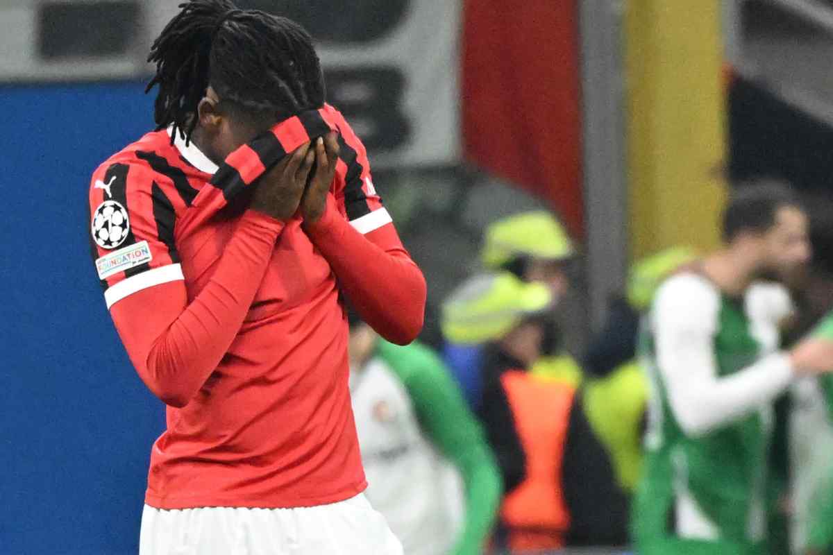 Rafael Leao si dispera in campo
