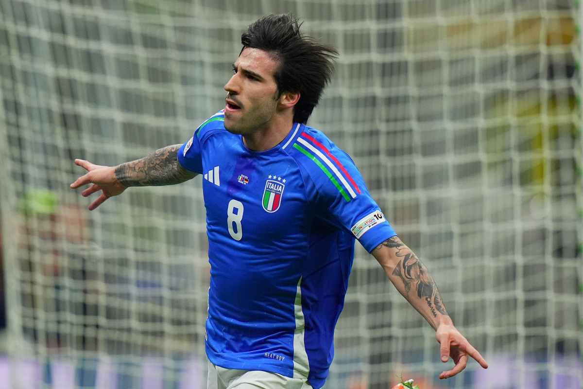 Il centrocampista del Newcastle Sandro Tonali esulta con l'Italia