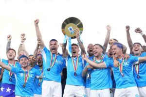 I giocatori del Napoli festeggiano lo scudetto