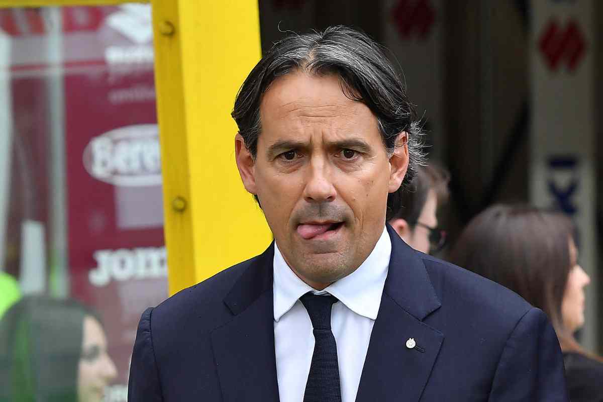 Simone Inzaghi con lo sguardo perplesso