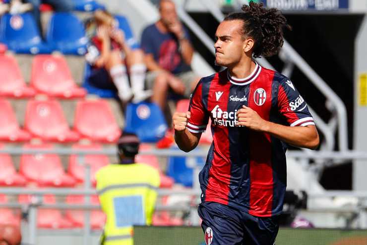 Theate con la maglia del Bologna