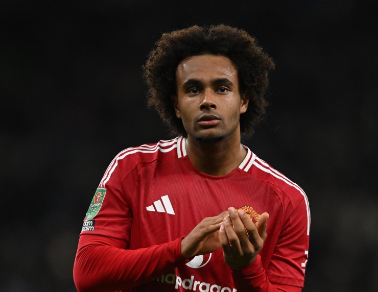 Joshua Zirkzee applaude un compagno