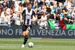 Jaka Bijol in azione con l'Udinese