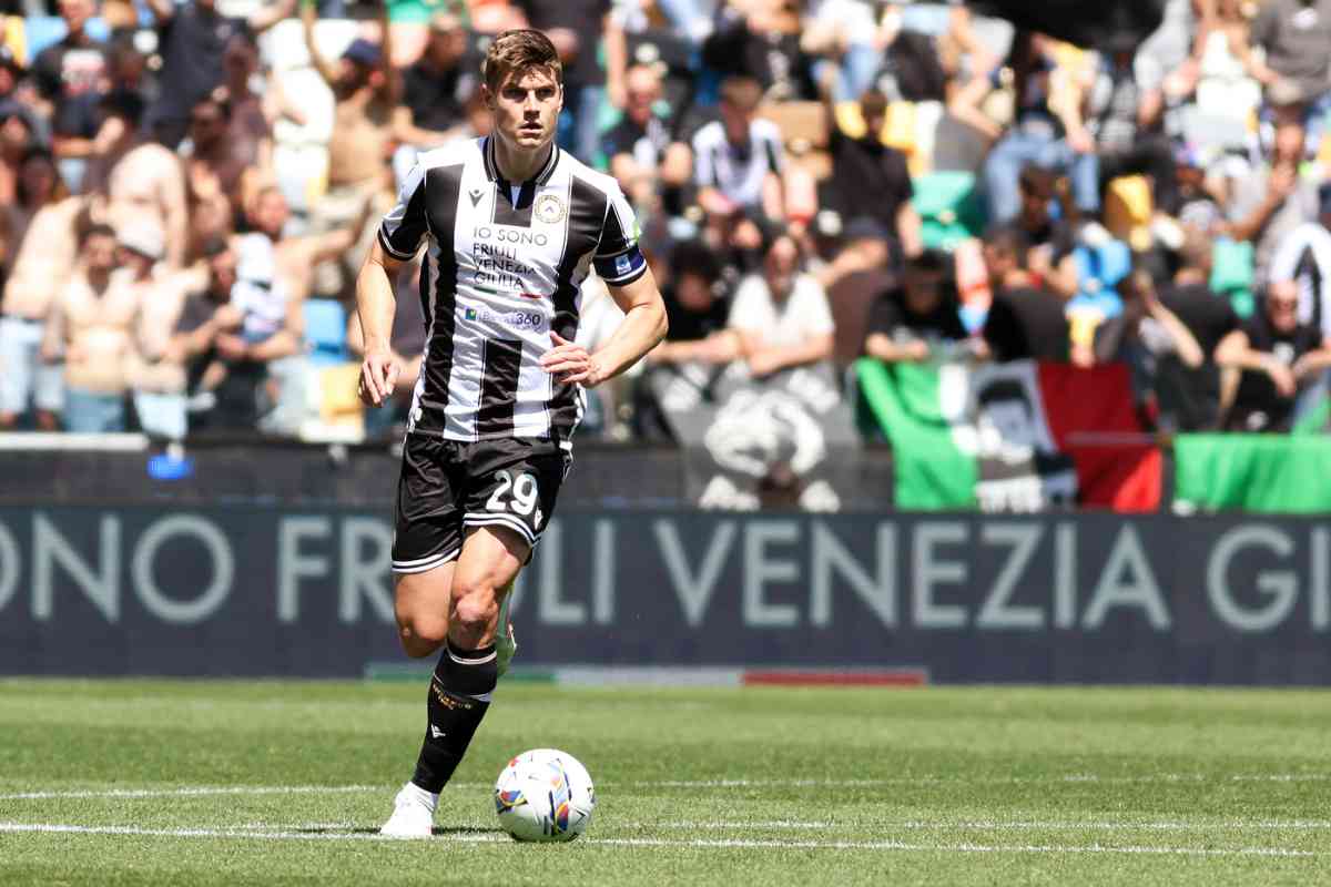 Jaka Bijol in azione con l'Udinese 