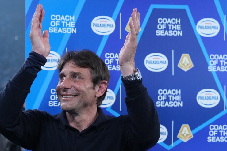 Antonio Conte festeggia il quarto Scudetto del Napoli