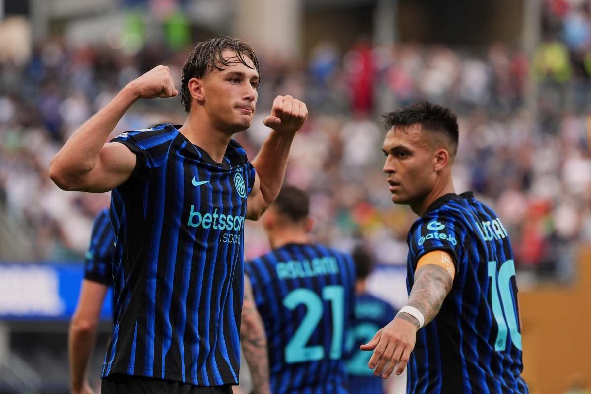 L'esultanza di Francesco Pio Esposito dopo il gol