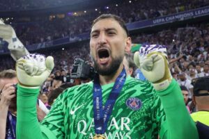 Gigio Donnarumma esulta dopo la vittoria della Champions League