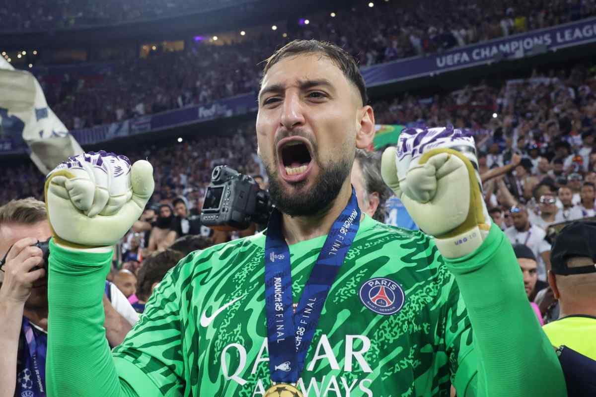 Gigio Donnarumma esulta dopo la vittoria della Champions League