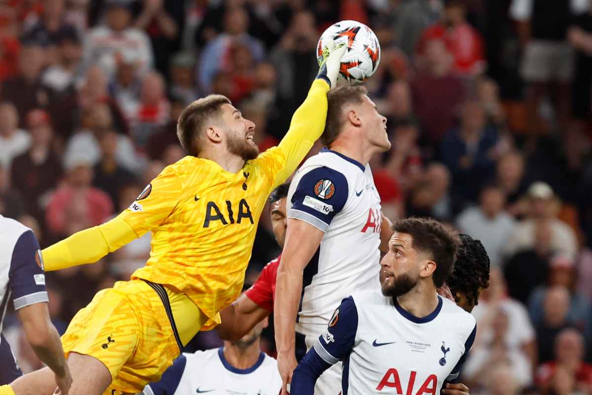 Vicario in campo con il Tottenham