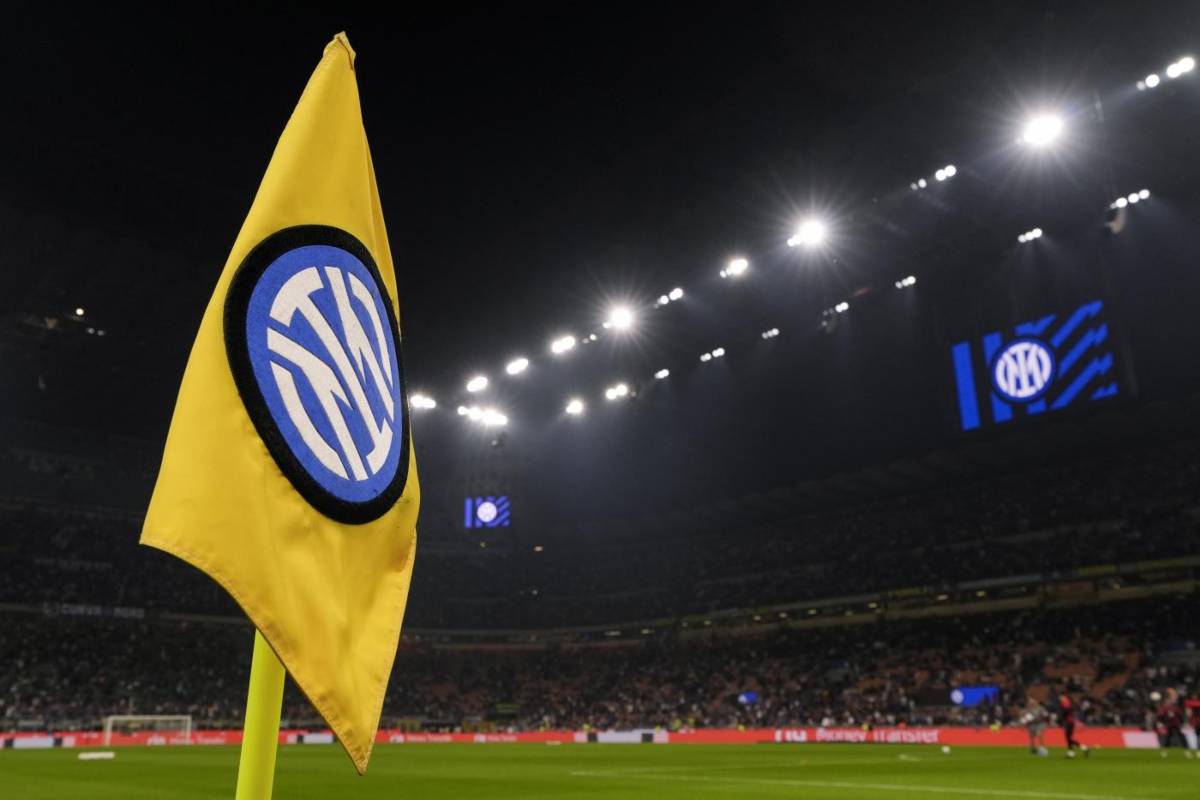 Stemma dell'Inter su una bandierina del calcio d'angolo