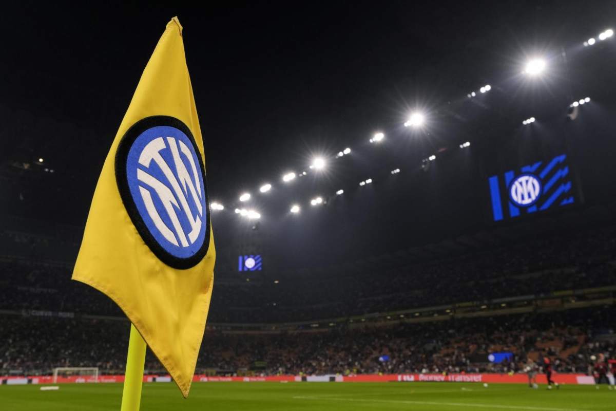 Bandierina del calcio d'angolo con il logo dell'Inter