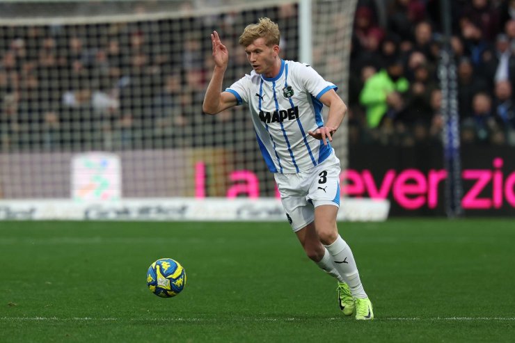 Josh Doig in conduzione del pallone
