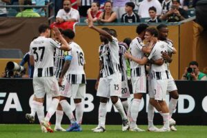 I giocatori della Juve esultano dopo un gol
