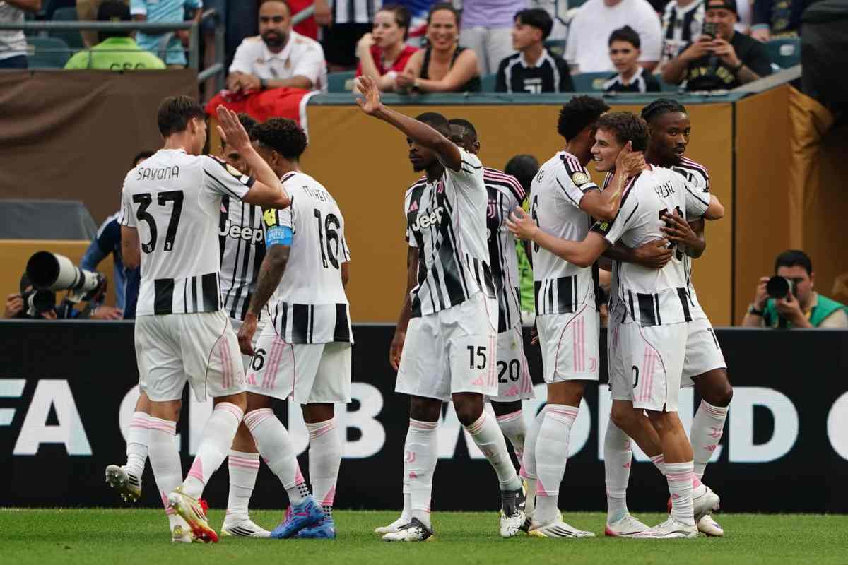 I giocatori della Juve esultano dopo un gol
