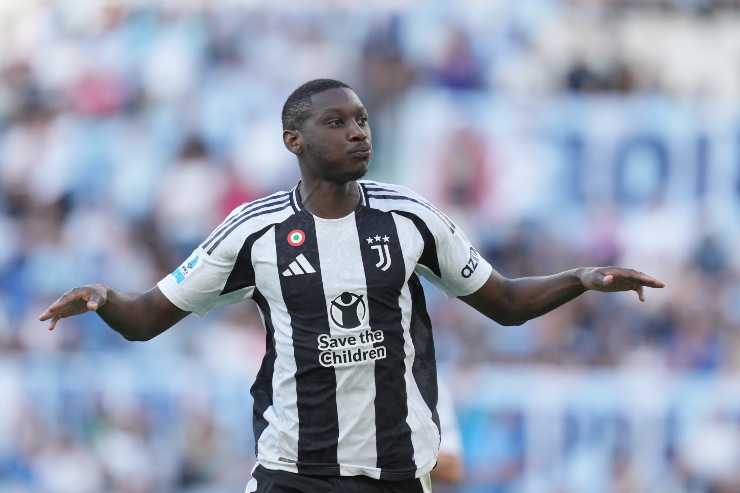 Randal Kolo Muani con la maglia della Juventus