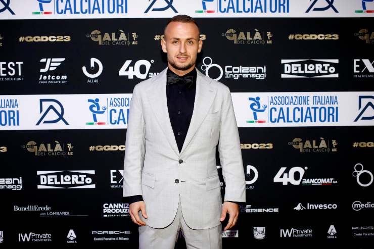 Lobotka in abito elegante al gala del calcio