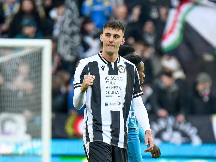 Lorenzo Lucca esulta con un pugno