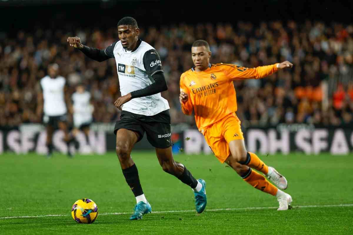 Cristhian Mosquera in azione contro il Real Madrid