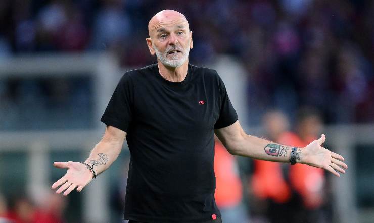Stefano Pioli con le braccia larghe