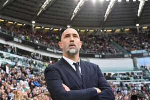 Igor Tudor con le braccia incrociate