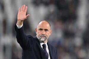 Igor Tudor saluta il pubblico juventino