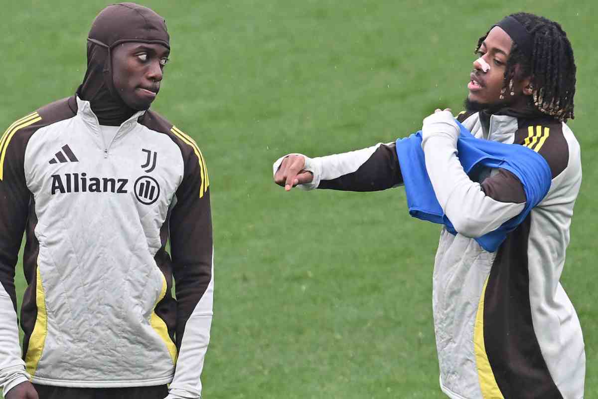 Timothy Weah e Samuel Mbangula durante un allenamento