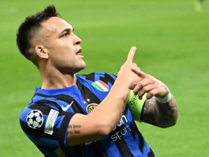 Lautaro Martinez esulta