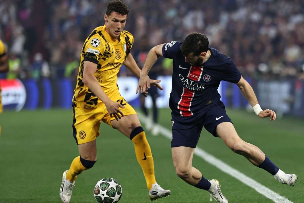 Benjamin Pavard in azione contro il PSG