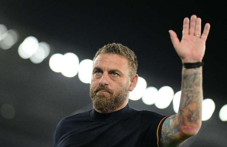 De Rossi saluta