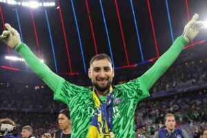 Donnarumma esulta dopo una rete
