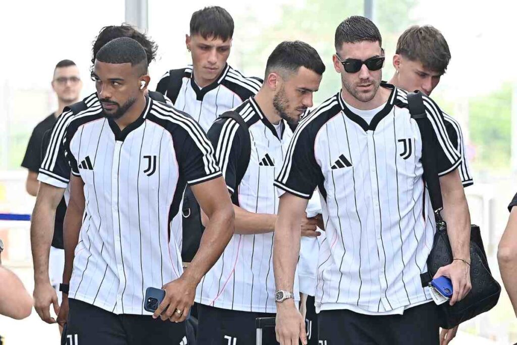 Dusan Vlahovic coi compagni di squadra