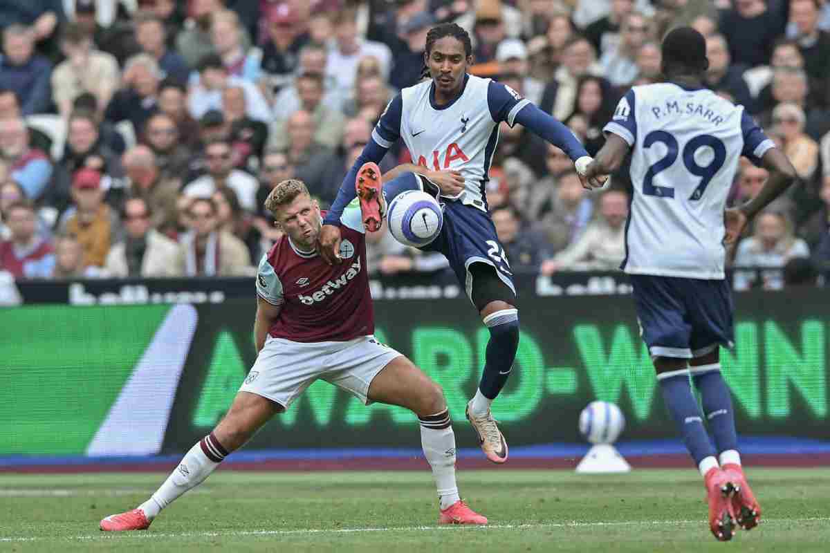 Niclas Fullkrug in campo con il West Ham