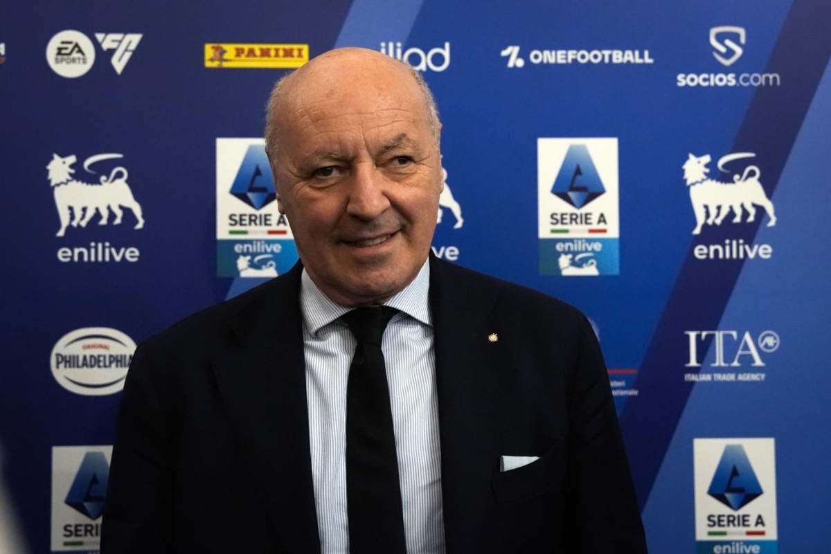 Giuseppe Marotta in primo piano e sorridente
