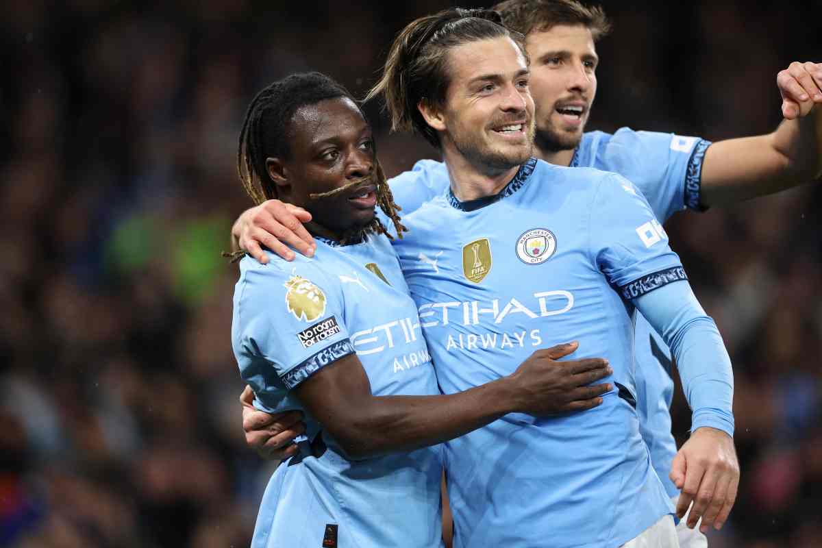 Grealish esulta con i compagni